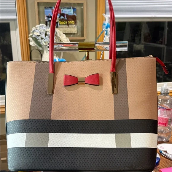 Tote - Picture 1 of 1